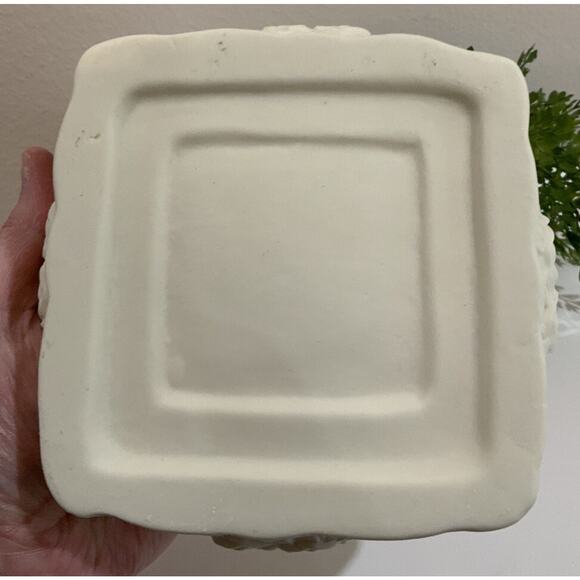 ￼Vtg Ornate Ceramic Cream Angel Roses Ribbon Weave Square Trinket Dish W Lid - Picture 10 of 10